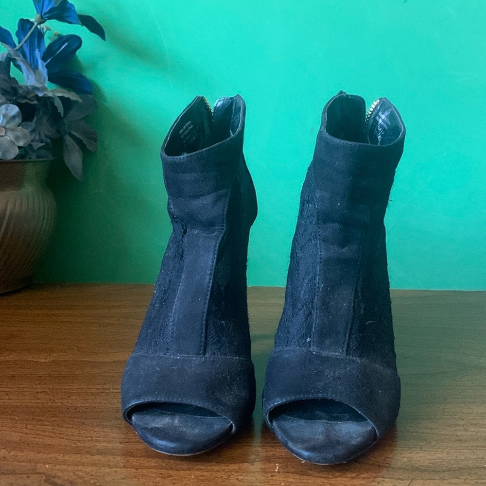 Aldo Size 7 Black Lace Zip Up Heels - Picture 2 of 7